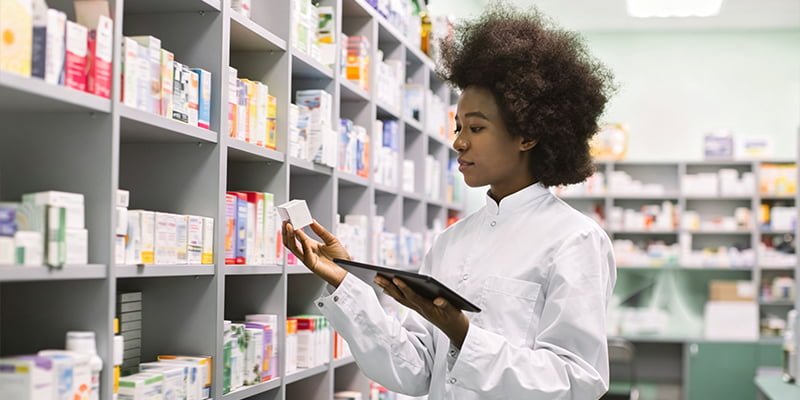 Buyer reviewing serum samples to choose a face serum manufacturer